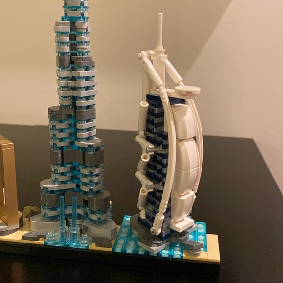 Retired Lego Architecture Skyline Collection Dubai 21052 - Picture 5 of 9